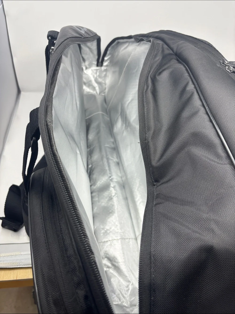 Solinco Tour Team Black Duffel Tennis Bag 6 rack